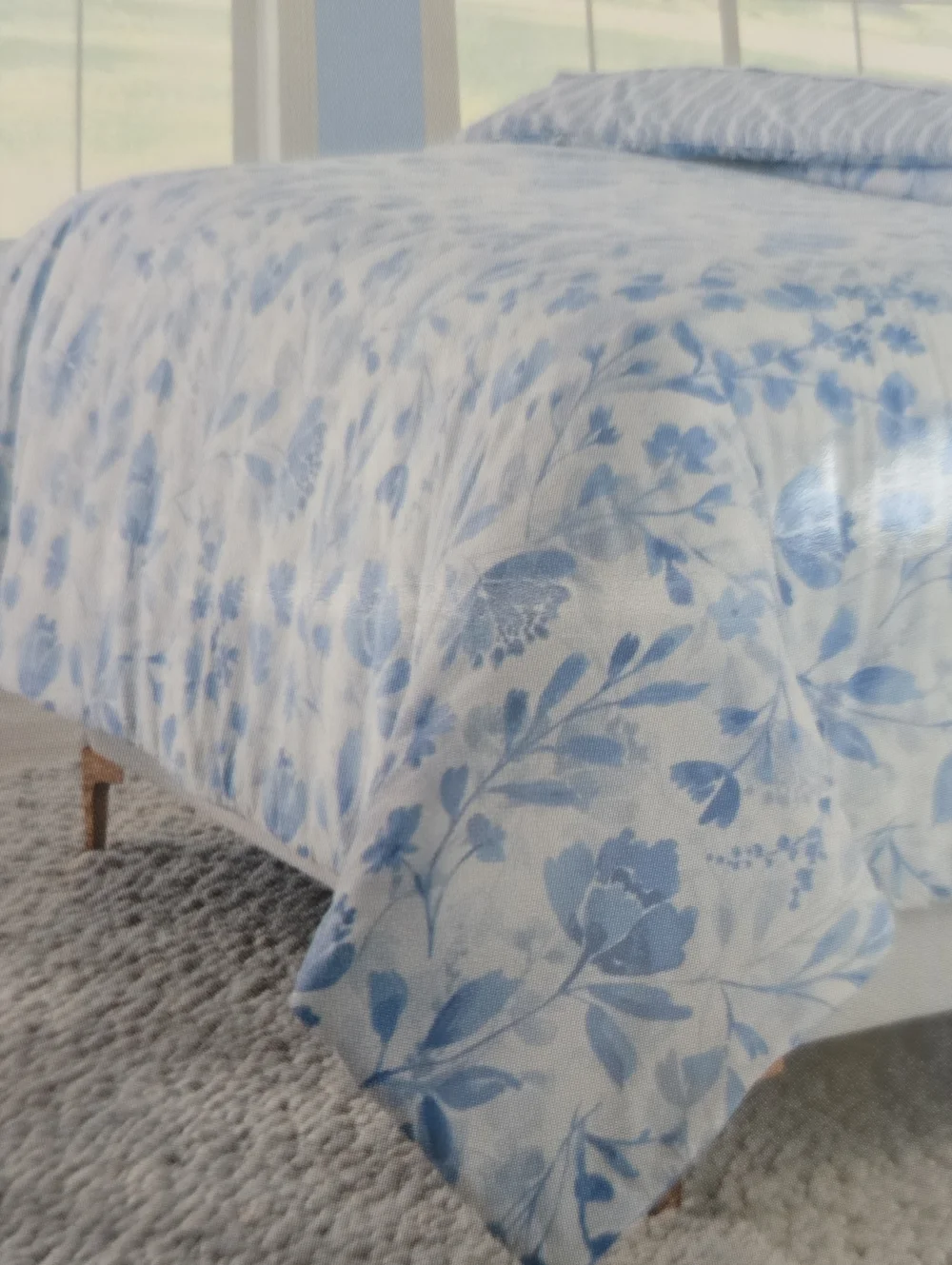 Izod Home Brand Blue Floral Twin Comforter Set